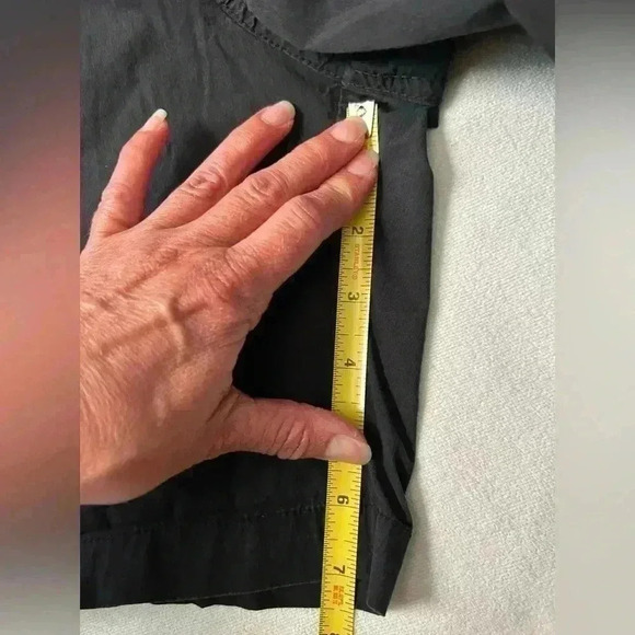 Old Navy men’s sz small 7” inseam shorts, quick dry, black - Picture 4 of 6